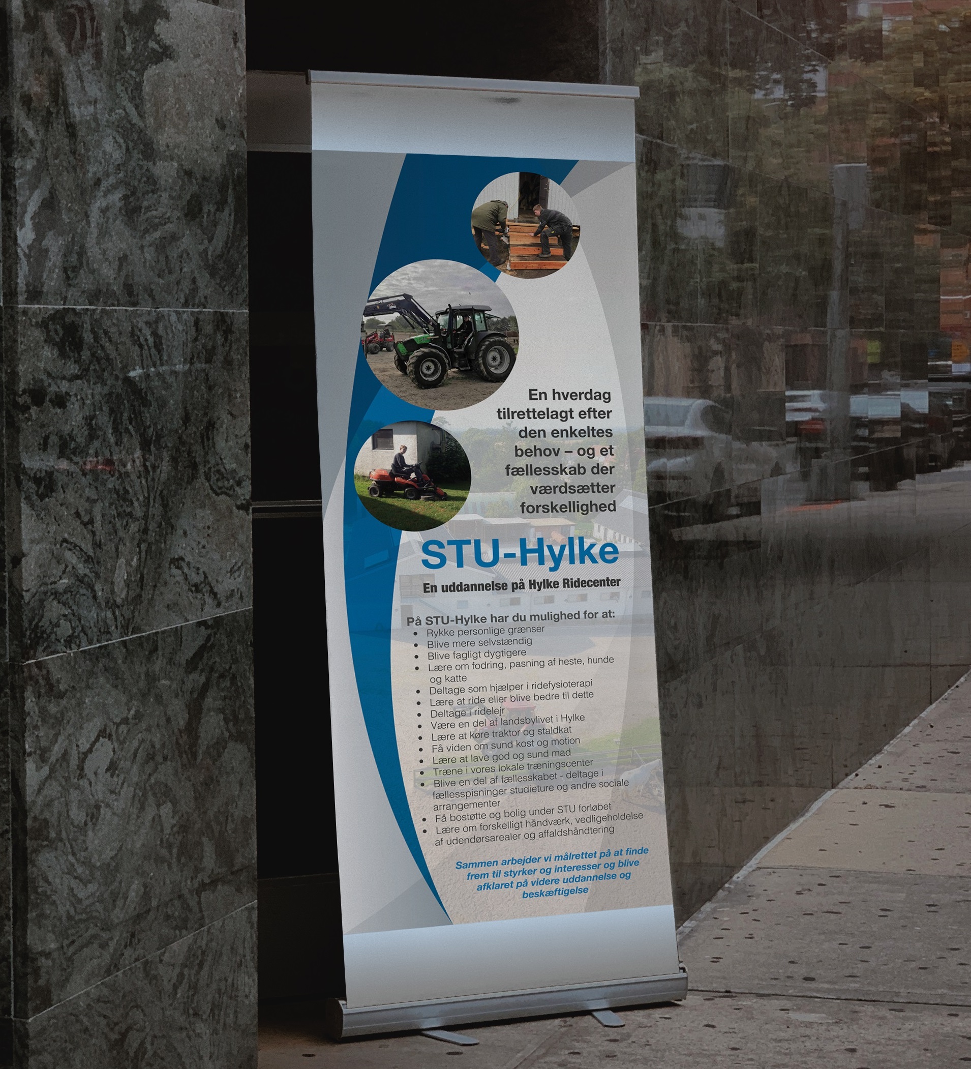 Roll Up Banner
